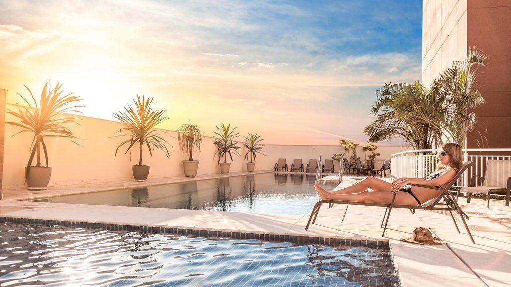 piscina delmond hotel 8
