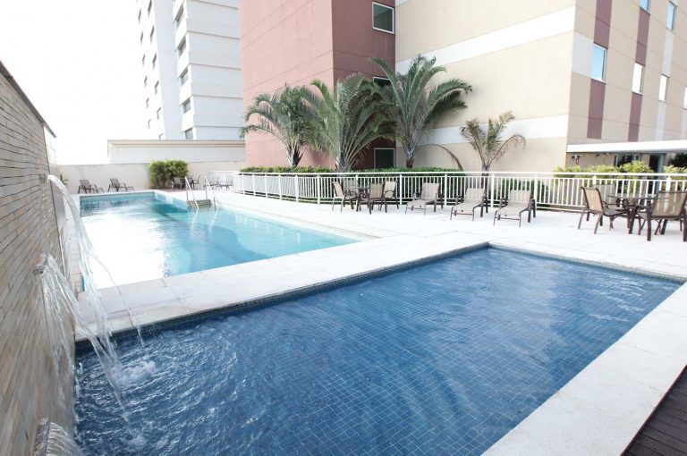 piscina delmond hotel 41